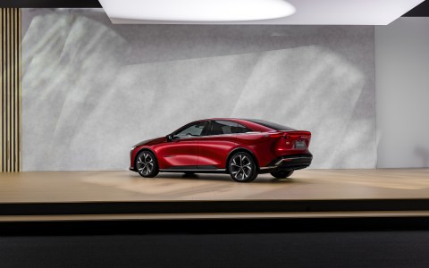 Mazda6e zijkant achter